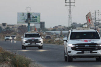 إسرائيل ستتسلم عبر الصليب الأحمر عينات من غزة قد تعود لمحتجزين​ 