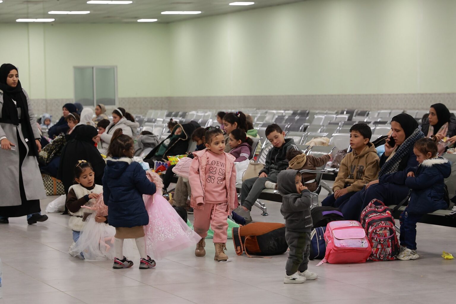 عودة 140 طفلاً وذويهم إلى غزة بعد إنهاء رحلة علاجهم في المستشفيات الأردنية عودة 140 طفلاً وذويهم إلى غزة بعد إنهاء رحلة علاجهم في المستشفيات الأردنية