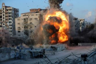 5 شهداء وعشرات الإصابات في غارات الاحتلال على خيام النازحين في خان يونس​ 