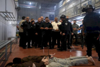 الرئاسة الفلسطينية تحذّر من انتهاكات “وحشية” بحق الأسرى في سجون الاحتلال​ 