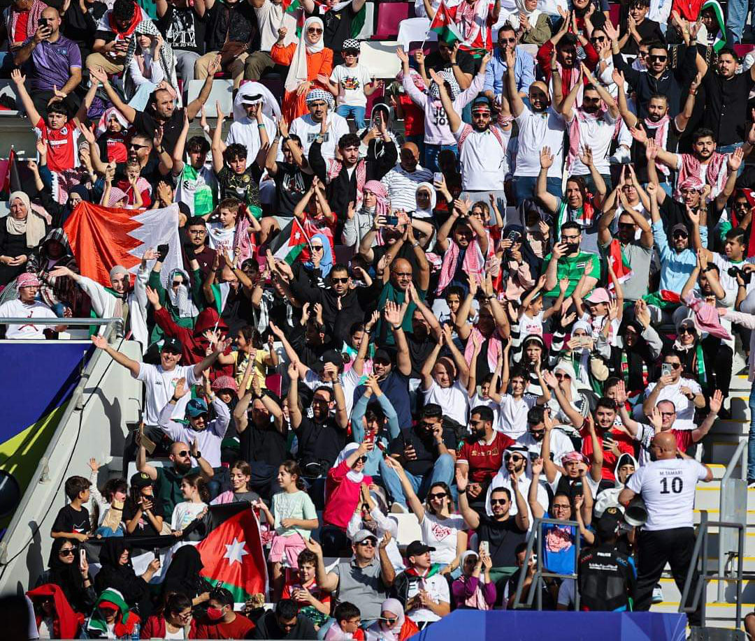 جماهير النشامى تلهب مدرجات الدوحة وتخطف الأضواء في كأس العرب جماهير النشامى تلهب مدرجات الدوحة وتخطف الأضواء في كأس العرب