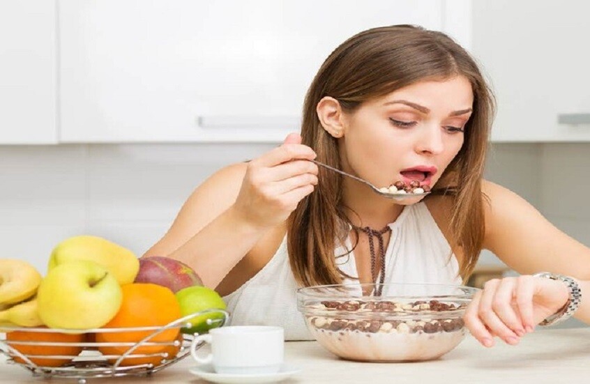 كيف يخفف تناول الطعام ببطء من القلق والتوتر كيف يخفف تناول الطعام ببطء من القلق والتوتر