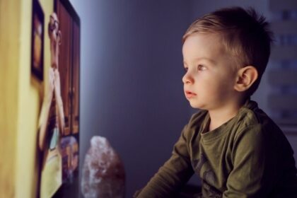 تأثير الرسوم المتحركة على نمو دماغ الأطفال