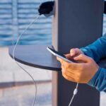 خطر يهدد الهواتف عبر منافذ الشحن العامة