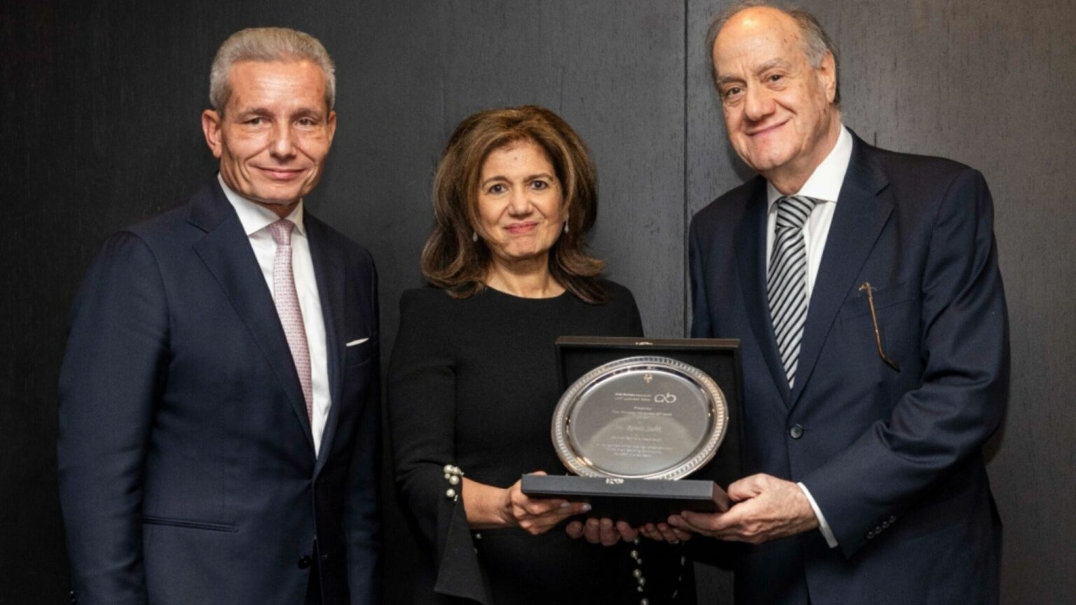 “المصرفيين العرب” تمنح رندة الصادق جائزة الإسهامات المتميزة