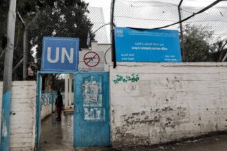 الاحتلال الإسرائيلي يقتحم مقر “الأونروا” في حي الشيخ جراح​ 