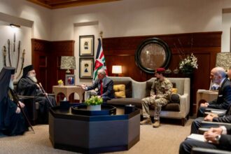 الملك يؤكد أهمية استعادة الاستقرار في الشرق الأوسط والحفاظ على الوجود المسيحي فيه