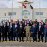 الملك يلتقي متقاعدين عسكريين خدموا إلى جانبه في القوات الخاصة