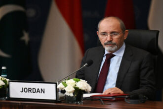 الصفدي يبدأ زيارة عمل إلى الدوحة