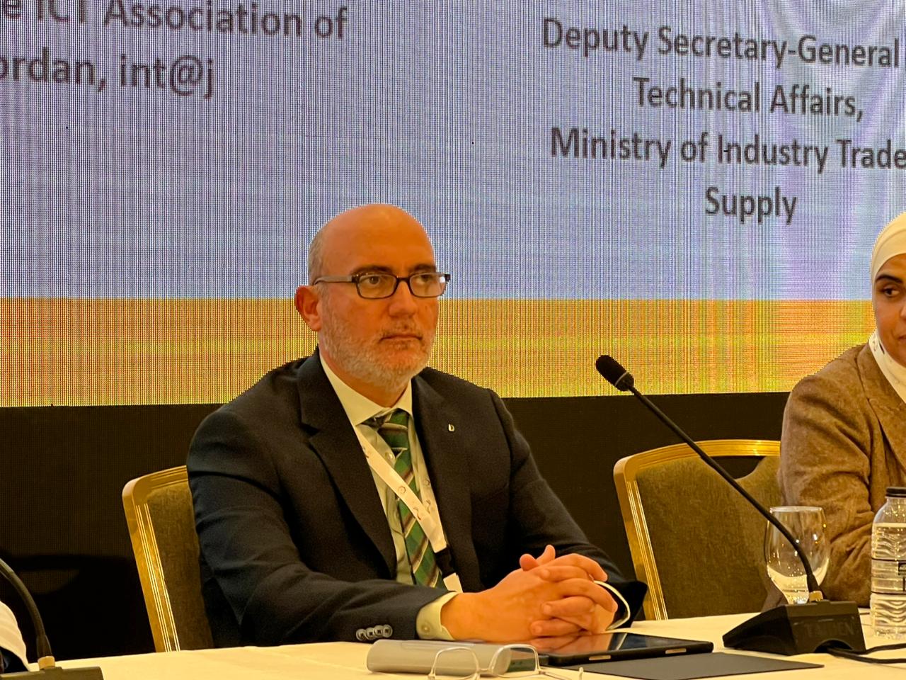 البيطار: 4 آلاف مشروع تخرّج جامعي سنويا تمثل مدخلًا حاسمًا لردم الفجوة بين الأكاديميا والصناعة في الأردن البيطار: 4 آلاف مشروع تخرّج جامعي سنويا تمثل مدخلًا حاسمًا لردم الفجوة بين الأكاديميا والصناعة في الأردن