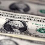 الدولار يتجه لثالث انخفاض أسبوعي