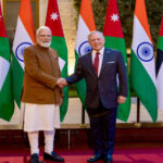 الملك يعقد مباحثات مع رئيس الوزراء الهندي في قصر الحسينية