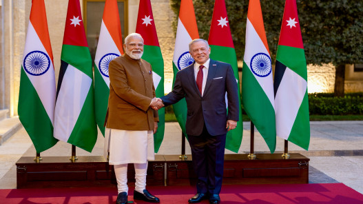 الملك يعقد مباحثات مع رئيس الوزراء الهندي في قصر الحسينية الملك يعقد مباحثات مع رئيس الوزراء الهندي في قصر الحسينية