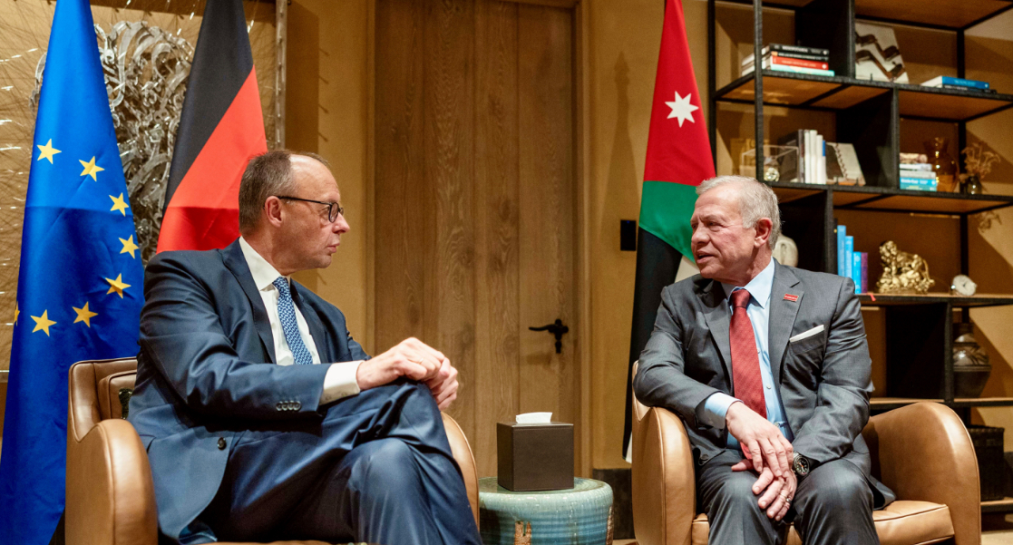 الملك يلتقي المستشار الألماني في العقبة لبحث سبل توطيد الشراكة الاستراتيجية وأبرز تطورات الإقليم الملك يلتقي المستشار الألماني في العقبة لبحث سبل توطيد الشراكة الاستراتيجية وأبرز تطورات الإقليم