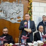 مندوبا عن الملك، وزير الداخلية يشارك بقداس منتصف الليل في كنيسة المهد ببيت لحم