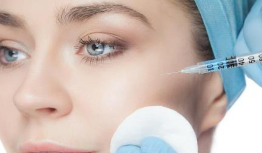 الغذاء والدواء: سحب مستحضرات وحقن غير مجازة من عيادتي تجميل الغذاء والدواء: سحب مستحضرات وحقن غير مجازة من عيادتي تجميل