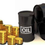 انخفاض أسعار الذهب مع ارتفاع الدولار واستقرار النفط عالميا