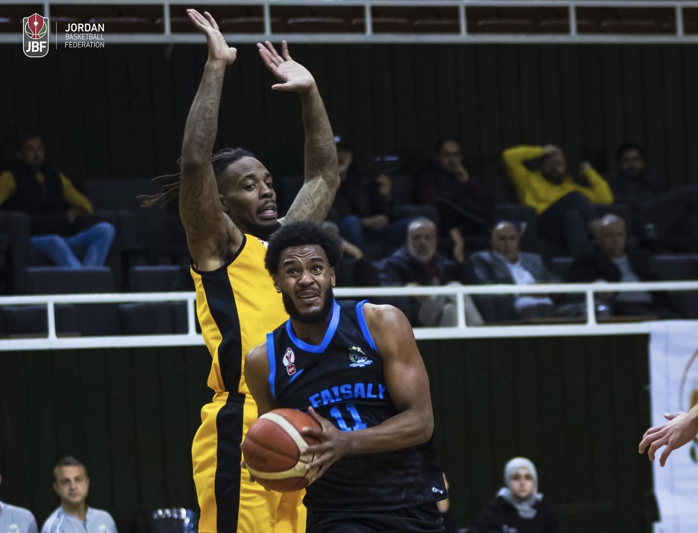 الفيصلي يتجاوز الأشرفية في دوري السلة