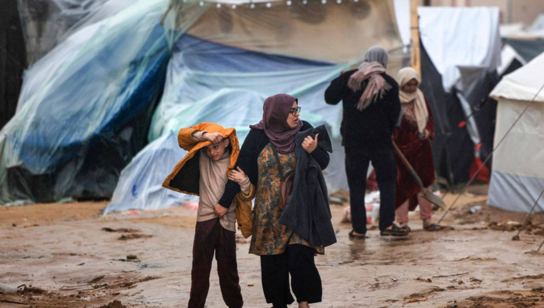 الأونروا: الأمطار تفاقم معاناة النازحين في غزة الأونروا: الأمطار تفاقم معاناة النازحين في غزة