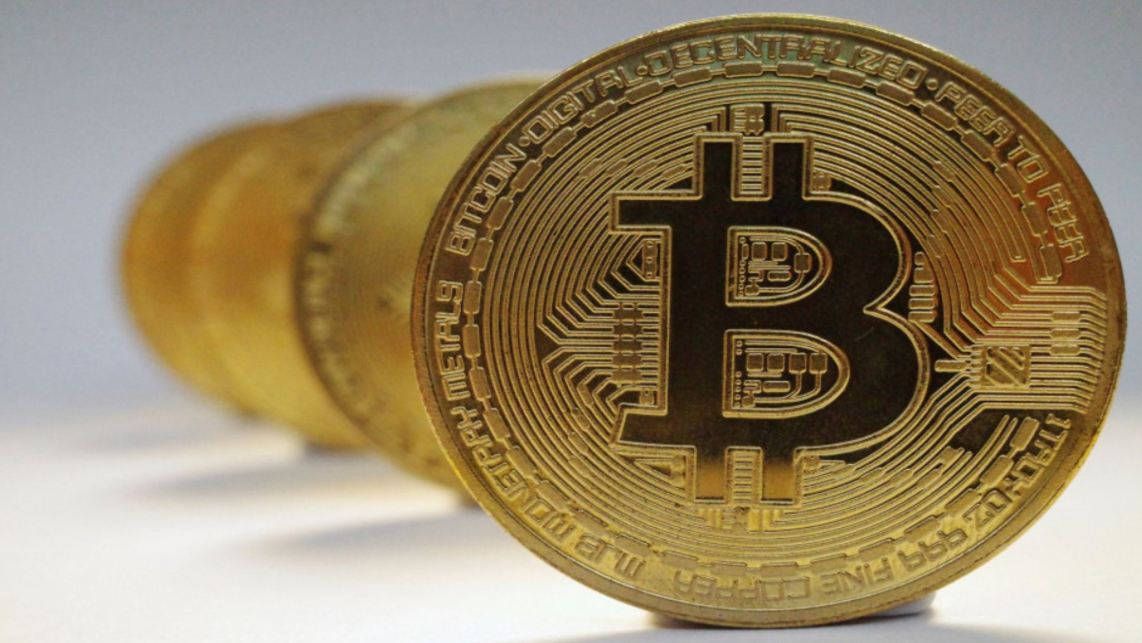 بتكوين تهبط لأقل من 90 ألف دولار بتكوين تهبط لأقل من 90 ألف دولار