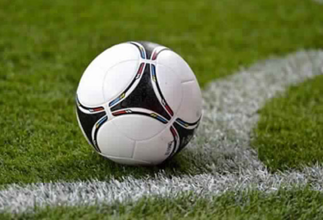 الاتحاد يحافظ على صدارة دوري كرة القدم للمحترفات الاتحاد يحافظ على صدارة دوري كرة القدم للمحترفات