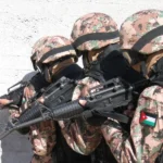 القوات المسلحة تتعامل مع جماعات تعمل على تهريب الأسلحة والمخدرات على الواجهة الحدودية الشمالية للمملكة