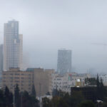 طقس بارد وغائم وأمطار رعدية وتحذيرات من الانزلاق والسيول اليوم