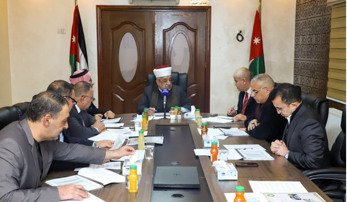 صندوق الزكاة يقر كسوة الشتاء للأسر والأيتام المستفيدين