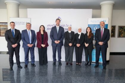 البنك الأردني الكويتي يوقّع اتفاقية تعاون مع مؤسسة الحسين للسرطان لتسويق برنامج “تأمين رعاية”