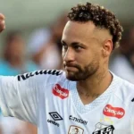 من غرفة العمليات إلى التجديد.. نيمار باقٍ مع سانتوس