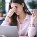 الإجهاد الرقمي يهدّد بالعمى.. احذر