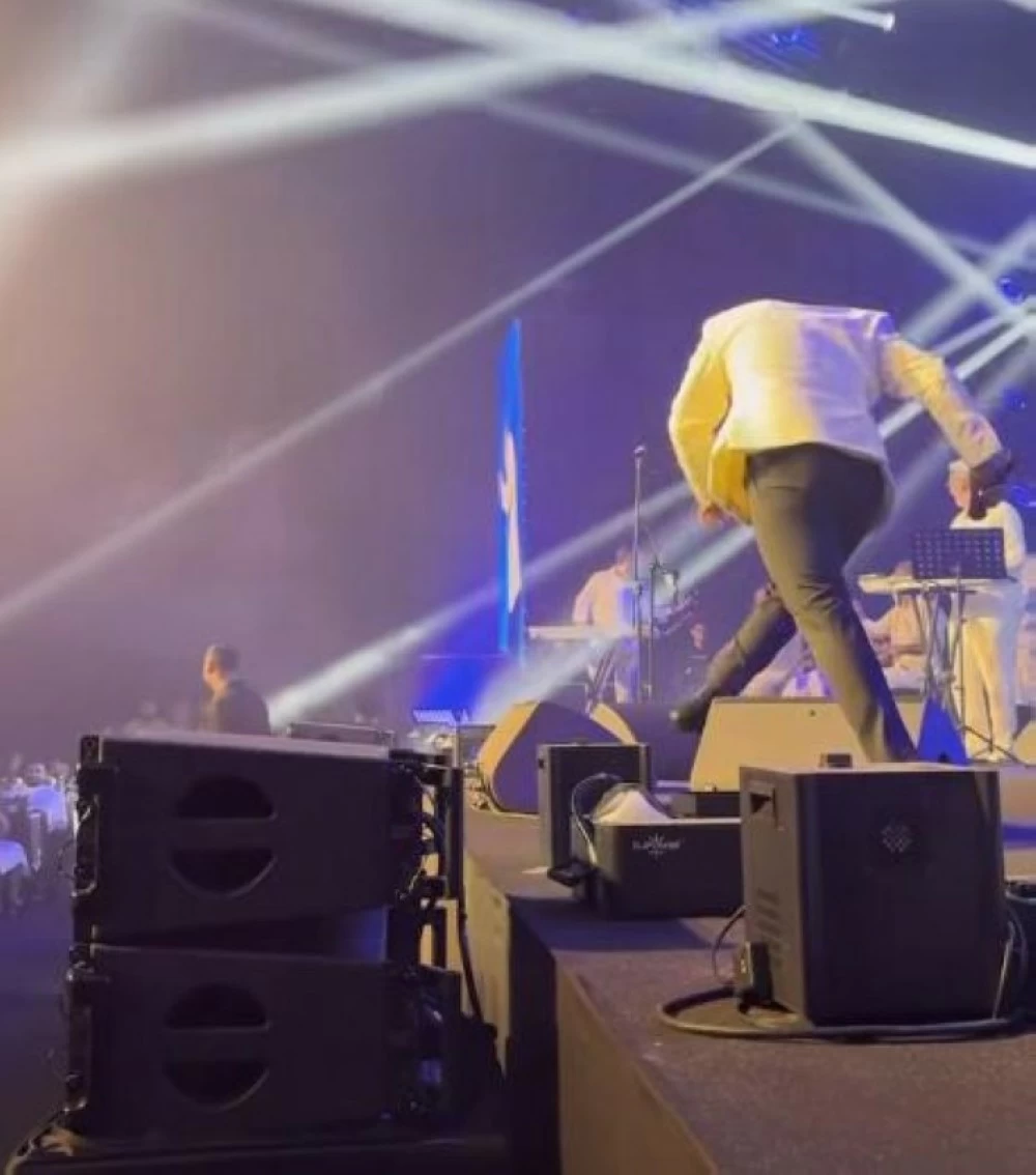 «كنت خايف أن أقع».. سقوط ناصيف زيتون على المسرح