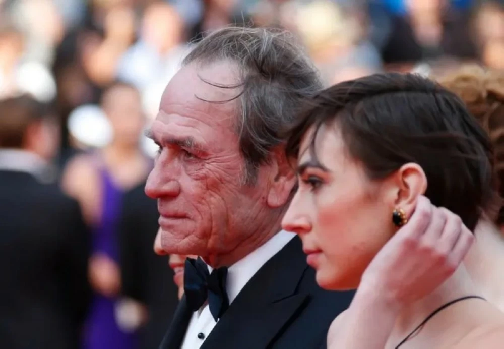 صدمة في هوليوود.. العثور على جثة ابنة نجم أمريكي في فندق صدمة في هوليوود.. العثور على جثة ابنة نجم أمريكي في فندق