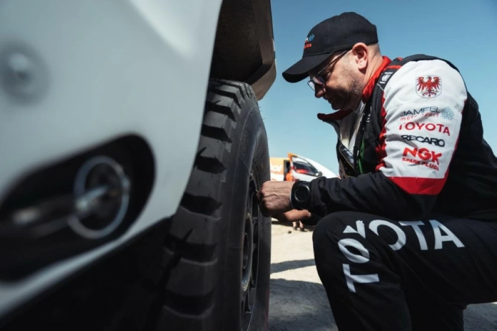 دفاعاً عن لقبة .. أنظار العالم تراقب «الراجحي» في رالي داكار