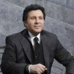 هاني شاكر.. من شائعة المليار دولار إلى مليون في منزله