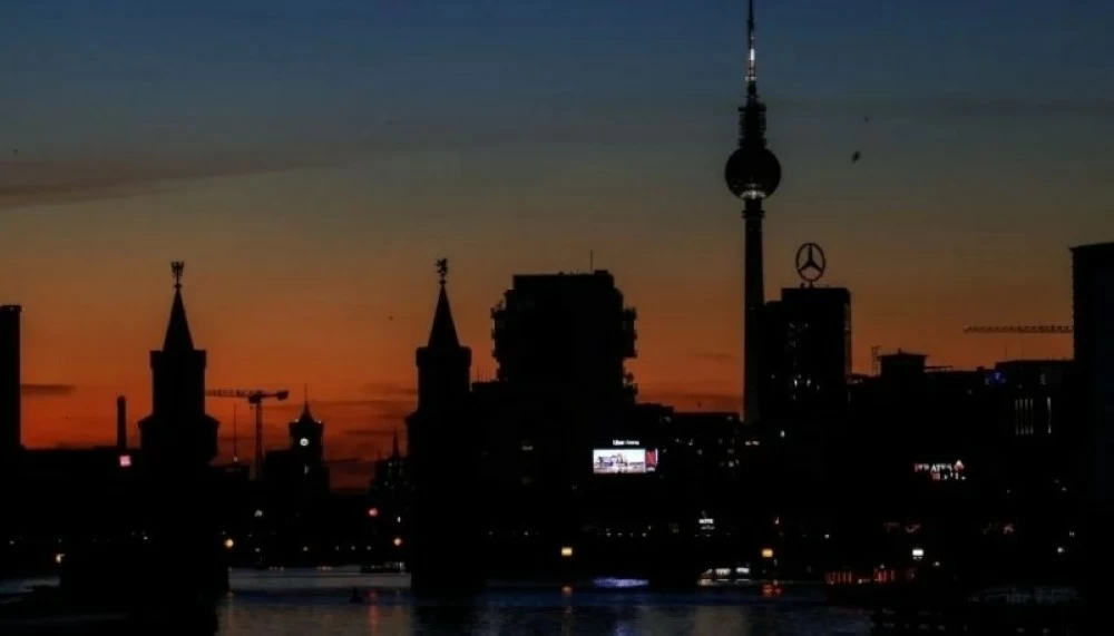 حريق غامض يقطع الكهرباء عن 50 ألف منزل في برلين حريق غامض يقطع الكهرباء عن 50 ألف منزل في برلين