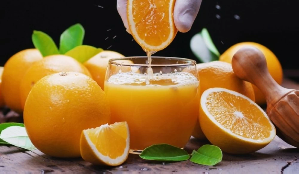 كوب عصير برتقال يومياً.. فوائد صحية مفاجئة رغم السكر!