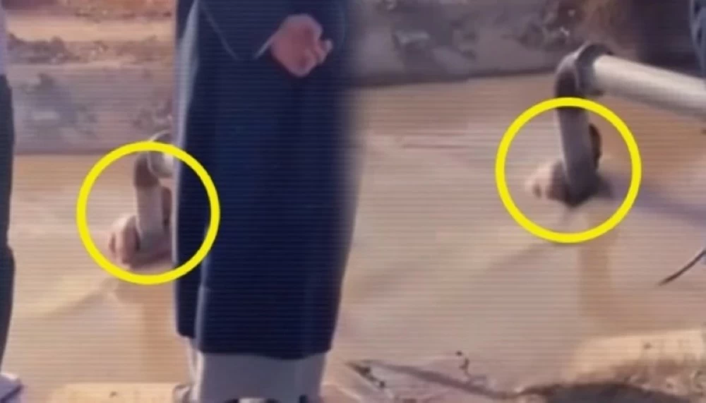 منذ 24 ساعة.. عراقي يرفض الخروج من الماء بعد غرق طفليه منذ 24 ساعة.. عراقي يرفض الخروج من الماء بعد غرق طفليه