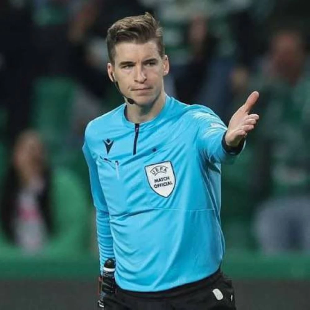 «فرانسوا ليتكسير» يضبط ديربي العاصمة «فرانسوا ليتكسير» يضبط ديربي العاصمة