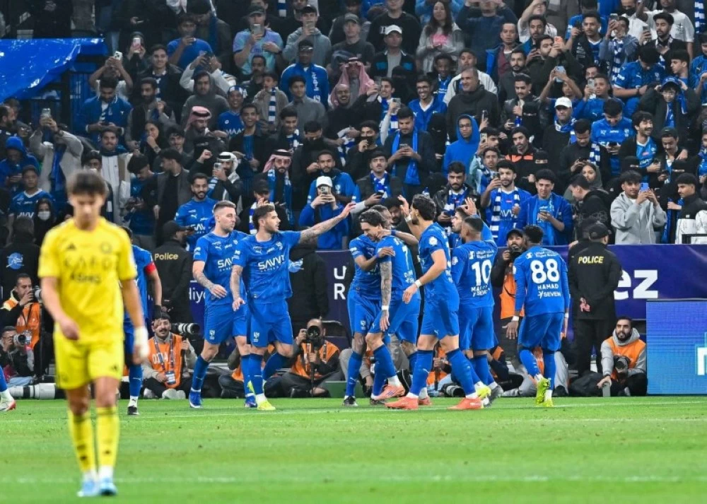 «الزعيم» يتربع على الصدارة