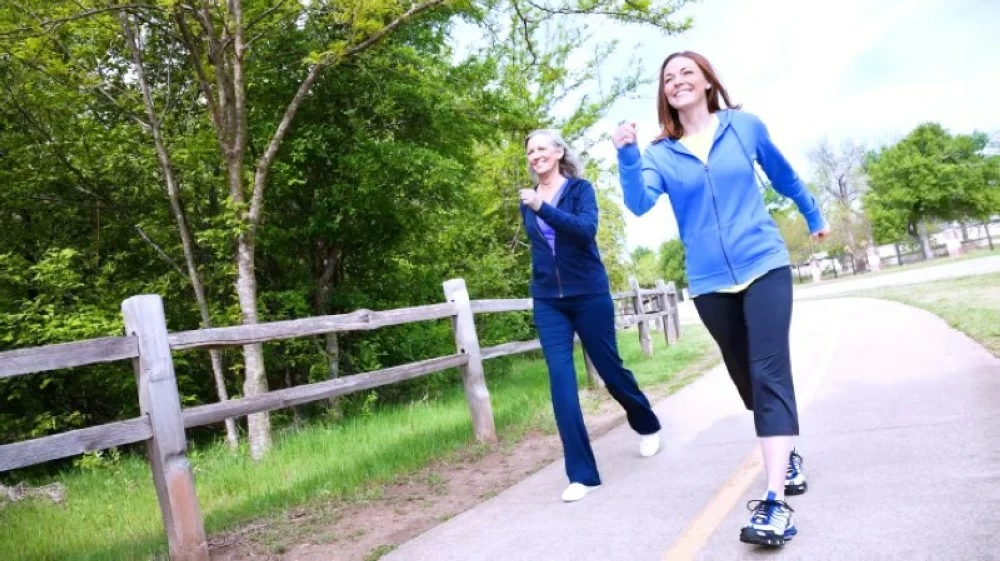 فوائد المشي بخطى متسارعة: