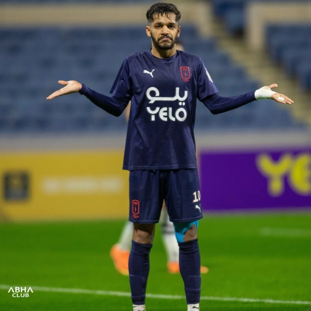 أبها يعزز صدارته في دوري الأولى