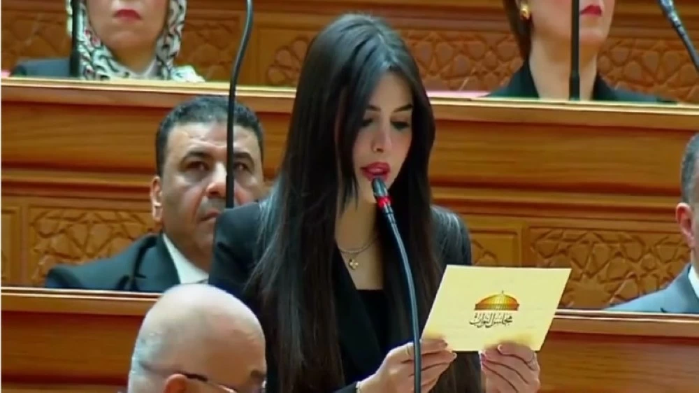 ريهام أبو الحسن.. جدل وجمال تحت قبة البرلمان المصري ريهام أبو الحسن.. جدل وجمال تحت قبة البرلمان المصري