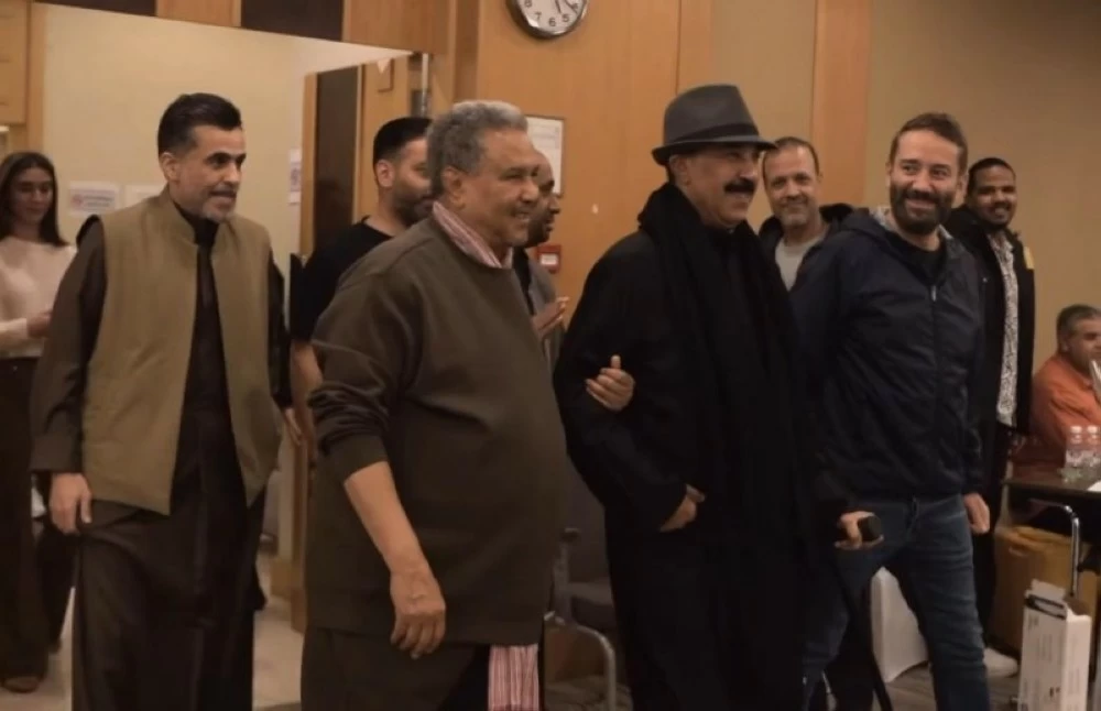 مفاجأة عبدالله الرويشد لمحمد عبده تخطف الأنظار مفاجأة عبدالله الرويشد لمحمد عبده تخطف الأنظار