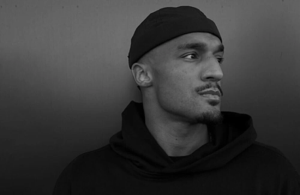 كاميرا تكشف سقوط لاعب قبل وفاته كاميرا تكشف سقوط لاعب قبل وفاته