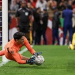 قفاز بونو يكتب التاريخ