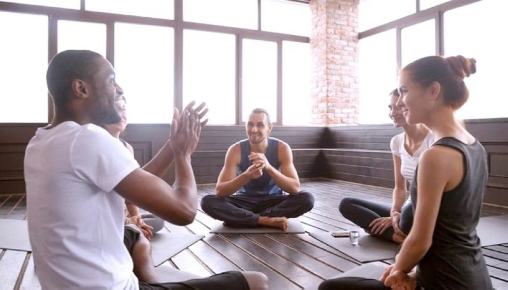 «اليوغا».. تدخل عاملاً داعماً في مسار التعافي من الإدمان