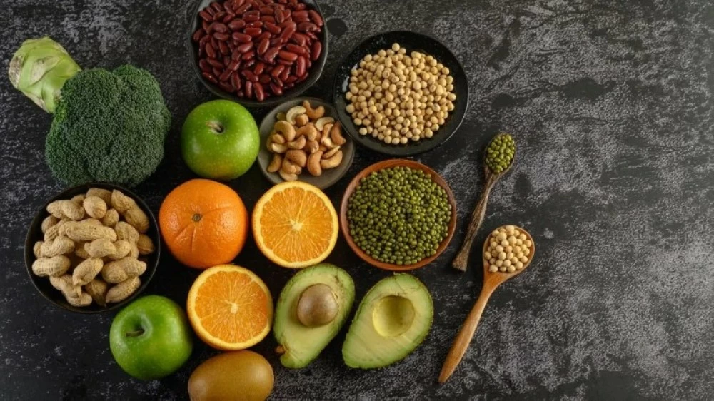 15 طعاماً غنياً بالألياف تحمي أمعاءك وتقيك من الأمراض المزمنة 15 طعاماً غنياً بالألياف تحمي أمعاءك وتقيك من الأمراض المزمنة