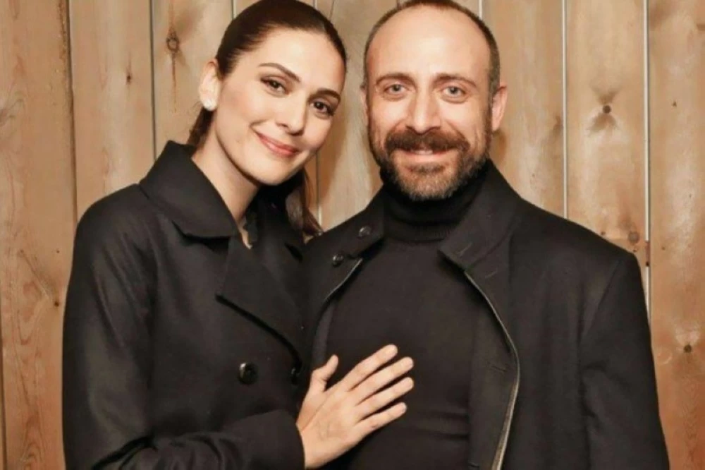 غادر تركيا للاستقرار في بريطانيا.. «السلطان سليمان القانوني» يبيع الحلويات في لندن غادر تركيا للاستقرار في بريطانيا.. «السلطان سليمان القانوني» يبيع الحلويات في لندن