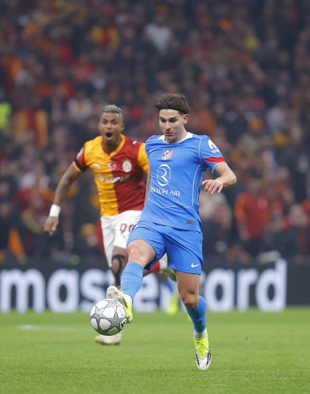 أتلتيكو مدريد يعود بنقطة من إسطنبول أتلتيكو مدريد يعود بنقطة من إسطنبول